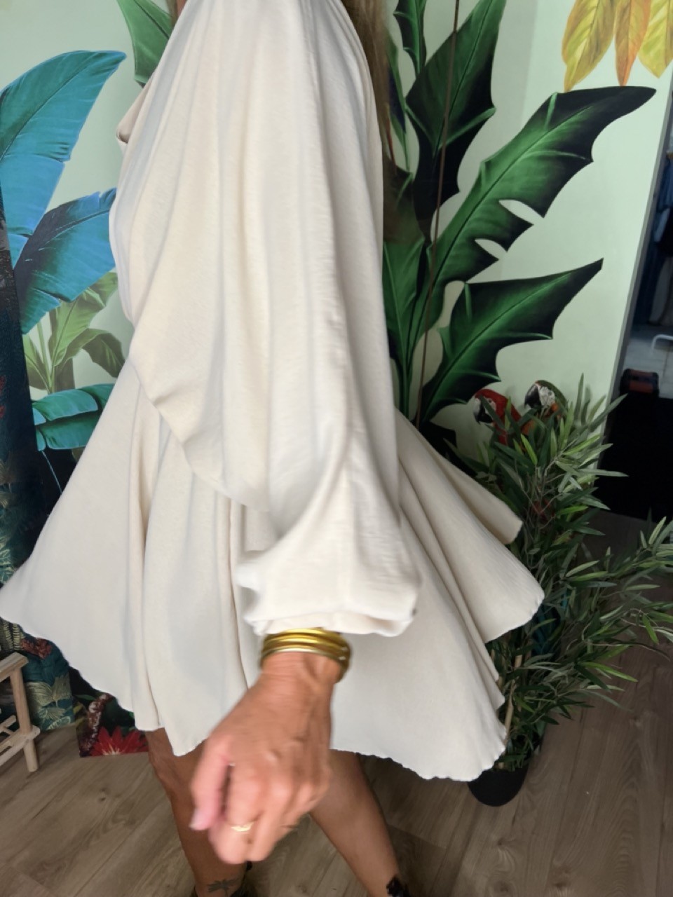 Robe Courte Ample Fluide Manches Longues Crème...