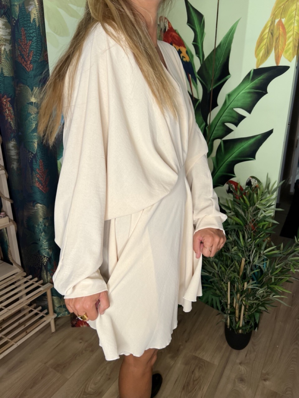 Robe Courte Ample Fluide Manches Longues Crème...
