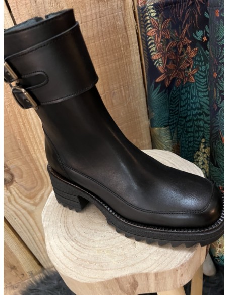 Boots Boucles Biker Cuir Andja Face à la Dune
