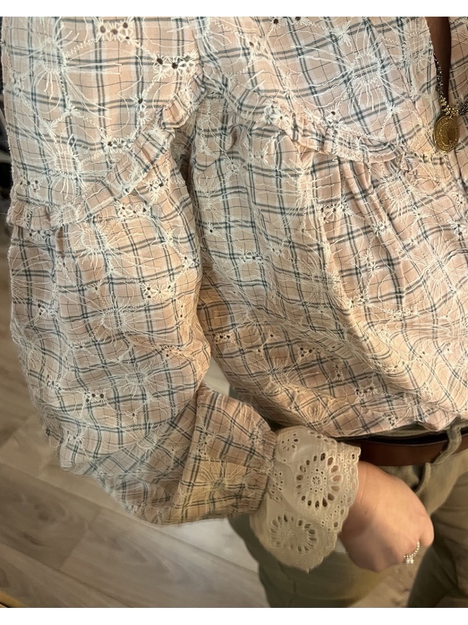 Chemise Dentelle Broderie Fines Rayures Felicia...
